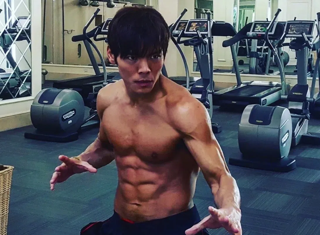 向佐在许多人眼中是“人生胜利组”，但他不愿就此躺平。（取自艺人微博）