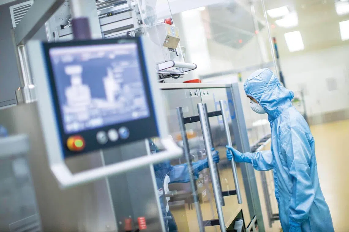 Apex成立于1962年，是马来西亚历史最悠久的制药和保健公司之一。公司的业务涵盖药物研发、制造、销售和营销、分销及批发。（Quadria Capital提供）