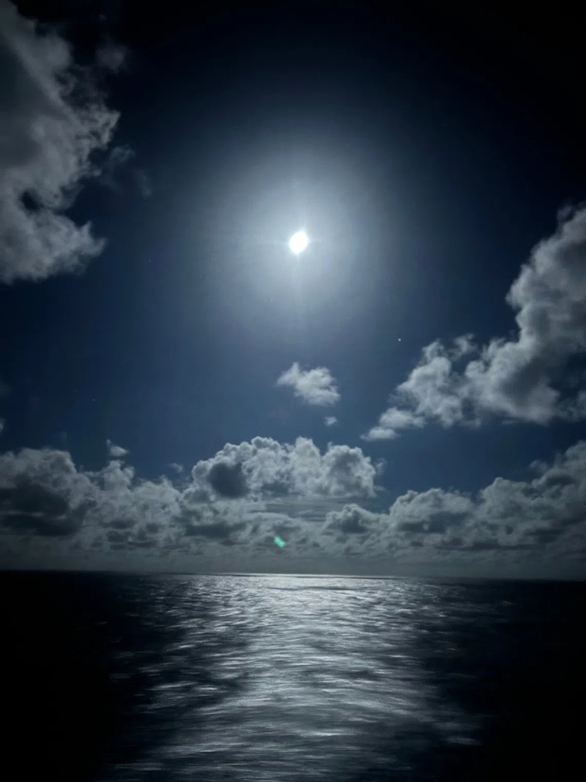 海上月色，如梦如幻。（谢燕燕摄）