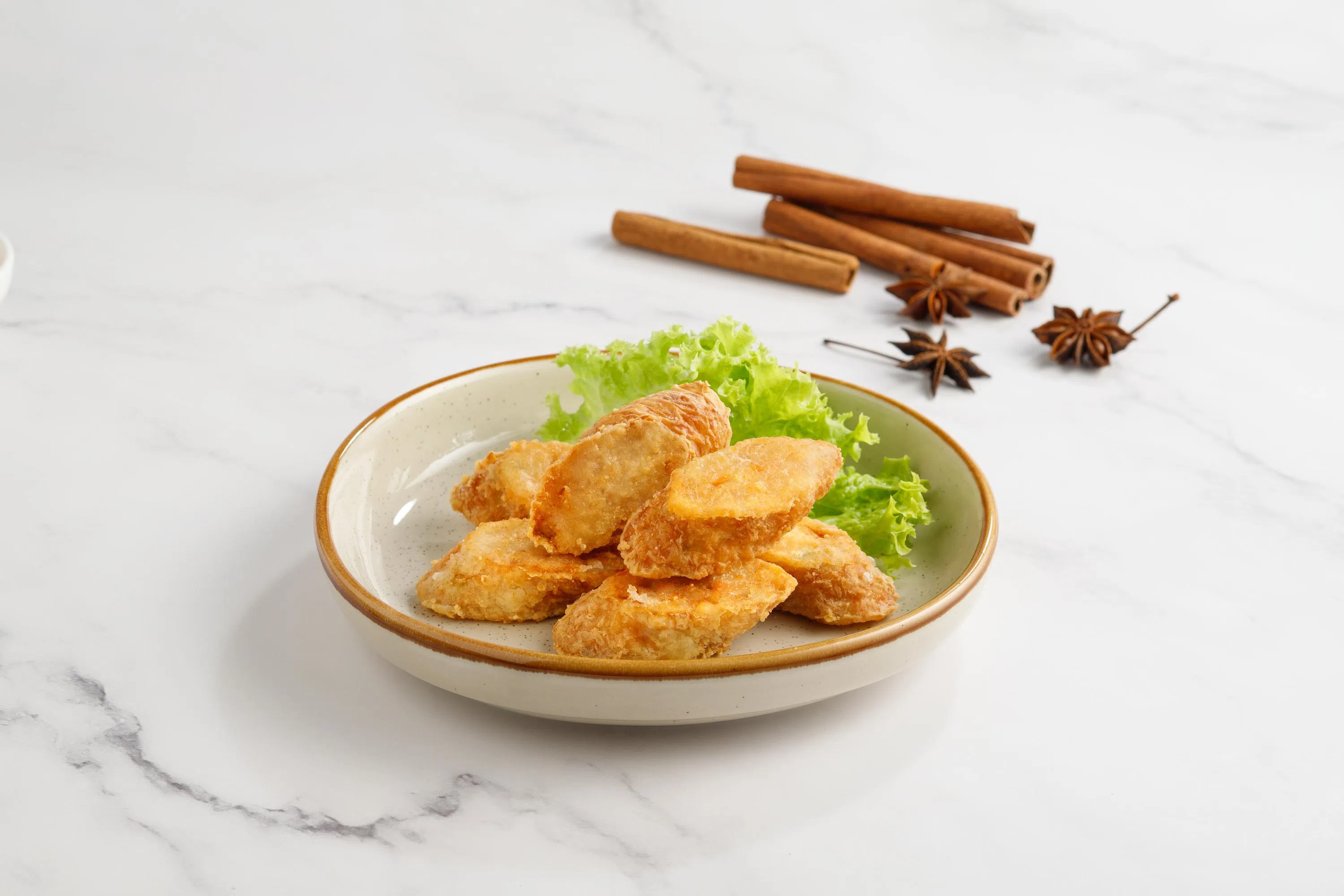 经过代代相传的手工潮州虾枣，保留了原始味道和制作手艺。（餐馆提供）