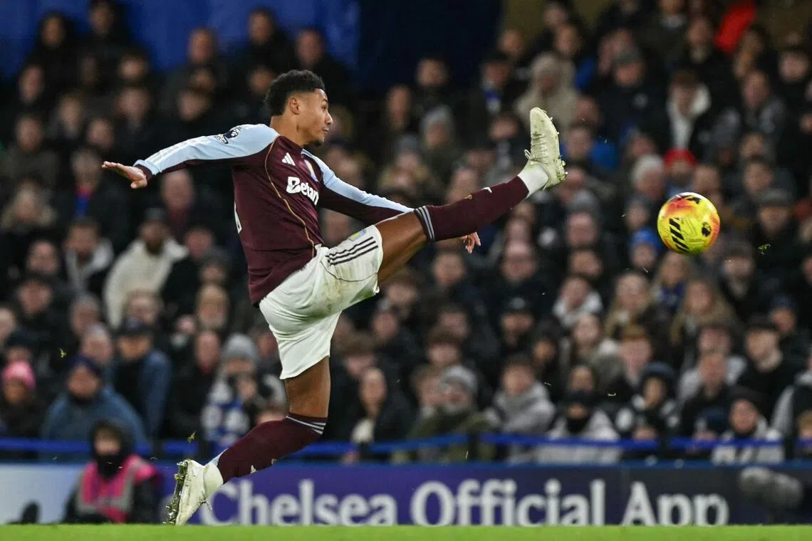 维拉前锋沃特金斯上场比赛梅开二度，助球队战胜切尔西。他本季至今在英超保持全勤，交出五球、一记助攻的成绩单。（法新社）