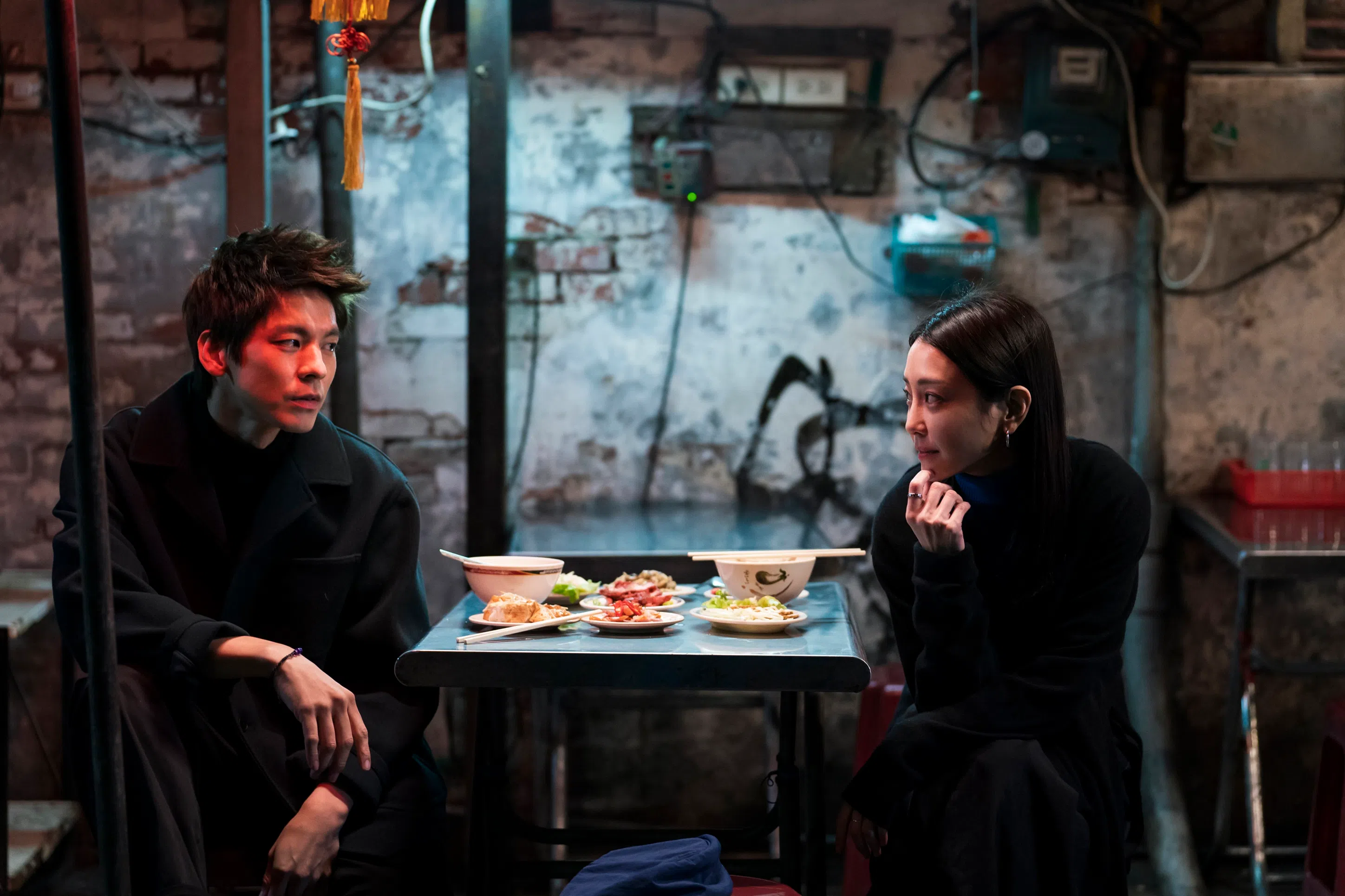 林柏宏（左）和谢欣颖（右）自《怪胎》后，二度携手演绎病态的爱情。（互联网）