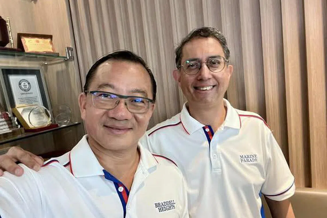 马林百列集选区议员谢健平在脸书，贴出与内政部兼国家发展部政务部长费绍尔副教授的合影。两人穿着印有“马林百列”字样的同款上衣，透露出费绍尔或在来接大选加入马林百列团队。（取自谢健平脸书）