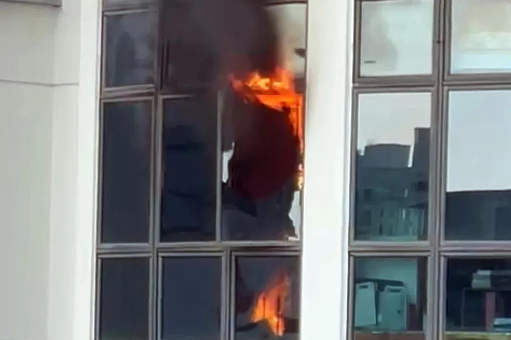 芽笼公寓装修单位失火 大学生与保安图灭火不果