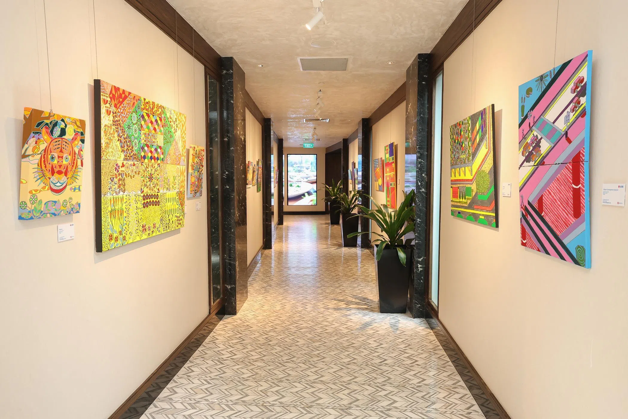 曾义个展在滨海宾乐雅酒店四川豆花饭庄外举行。（大华银行提供）