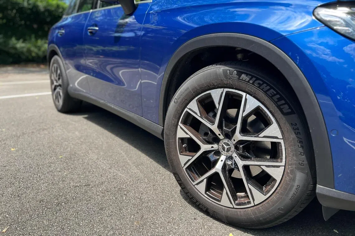 GLC 200搭载2升涡轮增压引擎，结合48伏轻混系统，输出204hp马力与320Nm扭力。（吴庆康摄）