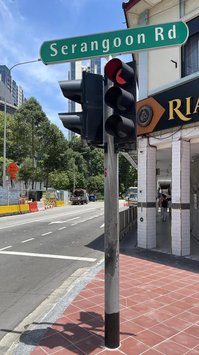 小印度实龙岗路有各式各样的印度美食。（黄靖晶摄）