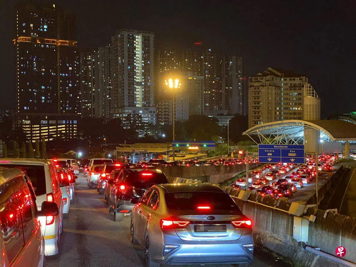 卫塞节长周末加上学校假期四天近150万人出入境| 联合早报