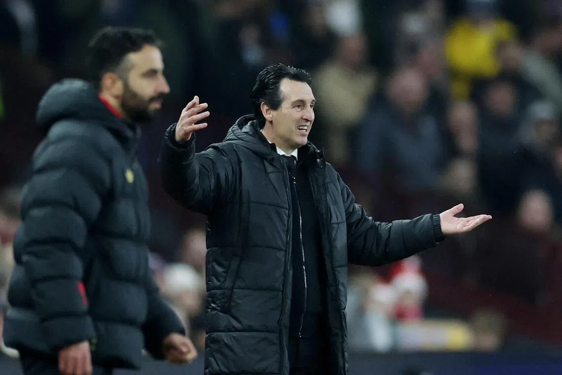 埃梅里（右）麾下的维拉此役打出精彩表现，在主场守住3分，让阿莫林（左）和他率领的曼联沦为背景板。（路透社）