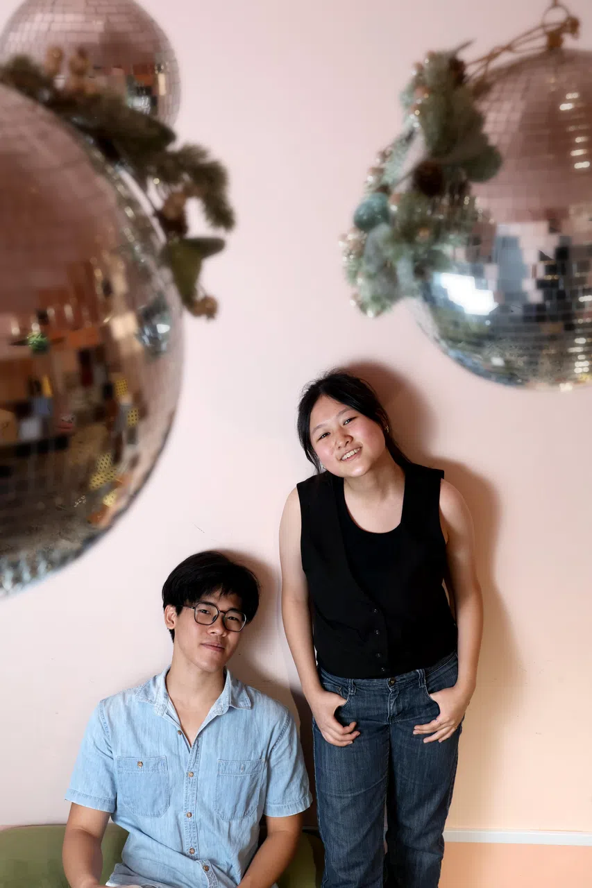 虏香和张泽伟都提到，他们通过参与YFS，学会如何分析复杂问题并提出可行的解决企划方案。（龙国雄摄）