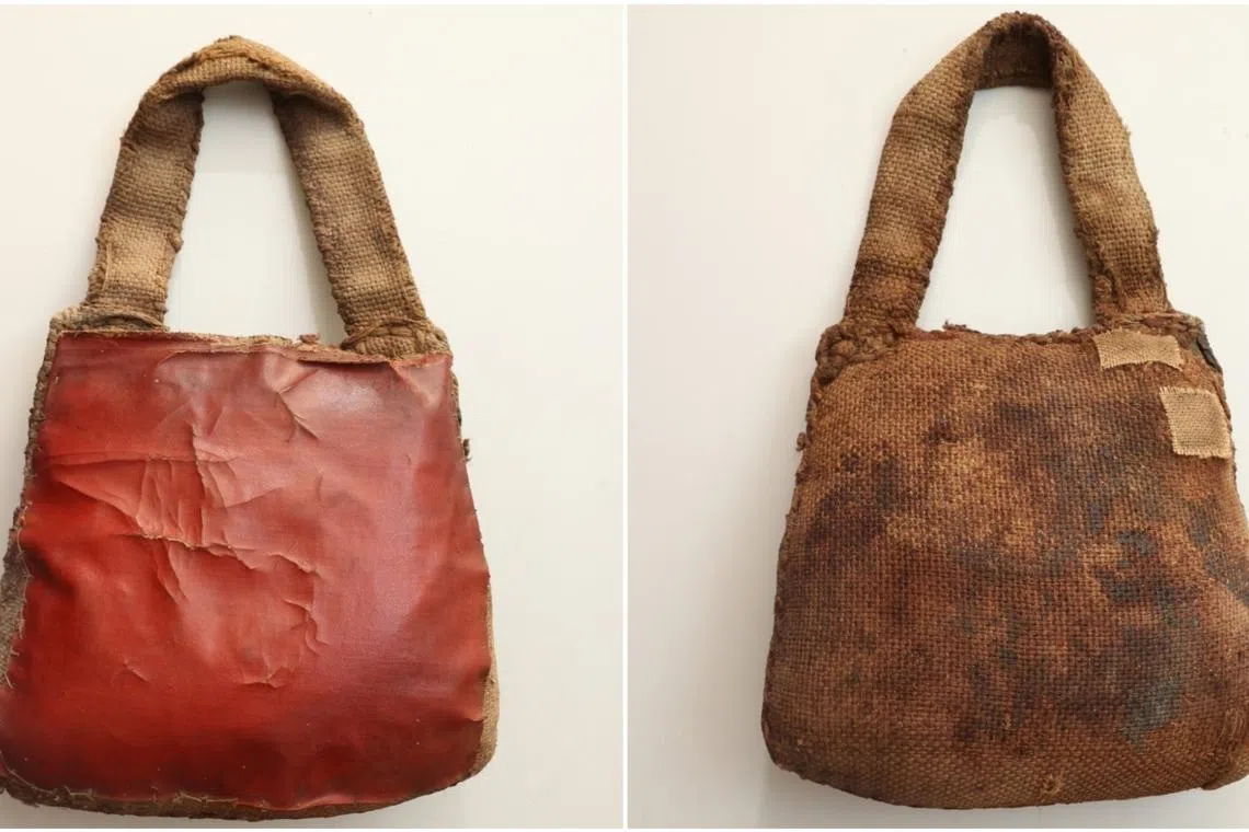 山顶估俚用来保护颈部、固定货物的肩胛垫。估俚因身形不同，都有专属的肩胛垫。（唐家鸿摄）