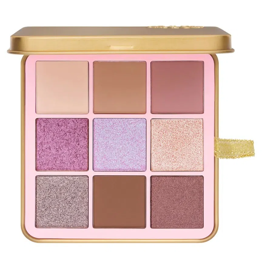 Sephora Collection圣诞限定眼影盘配有九颜种色，实用百搭。（互联网）