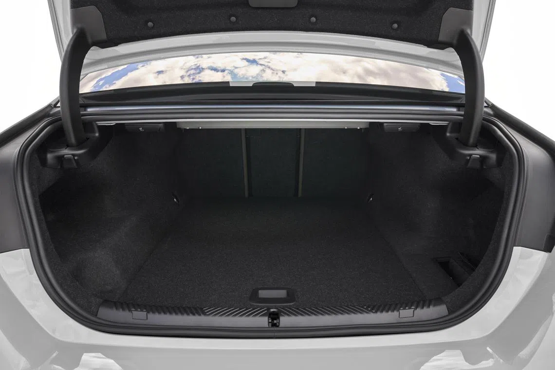 行李厢有490升存储空间，载物能力充足。（宝马提供）