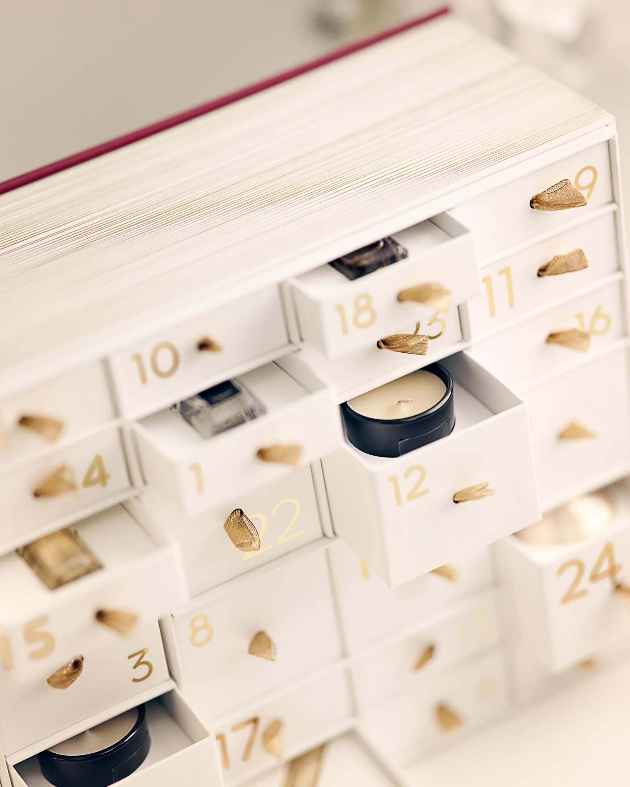 每打开一格就是一日惊喜，娇兰豪华倒数日历“美日”倒数到圣诞当天。（品牌提供）