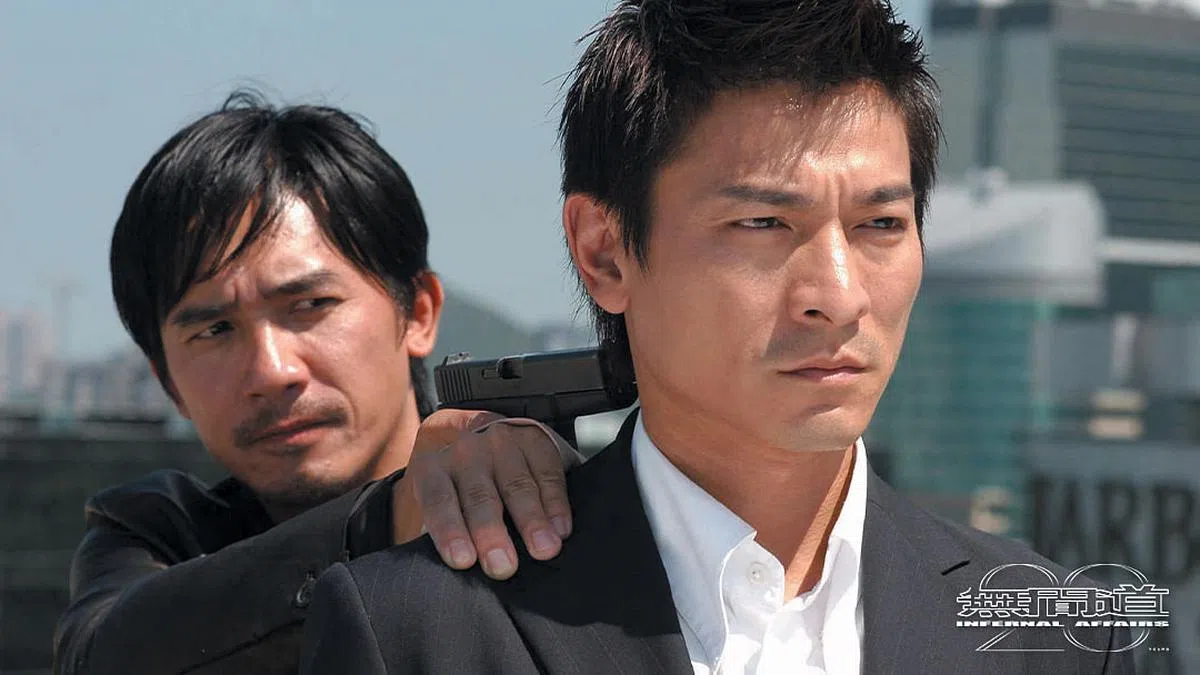 刘德华的黑帮内鬼角色想洗白，梁朝伟这个卧底警察一心想恢复警察身份。（嘉华院线）