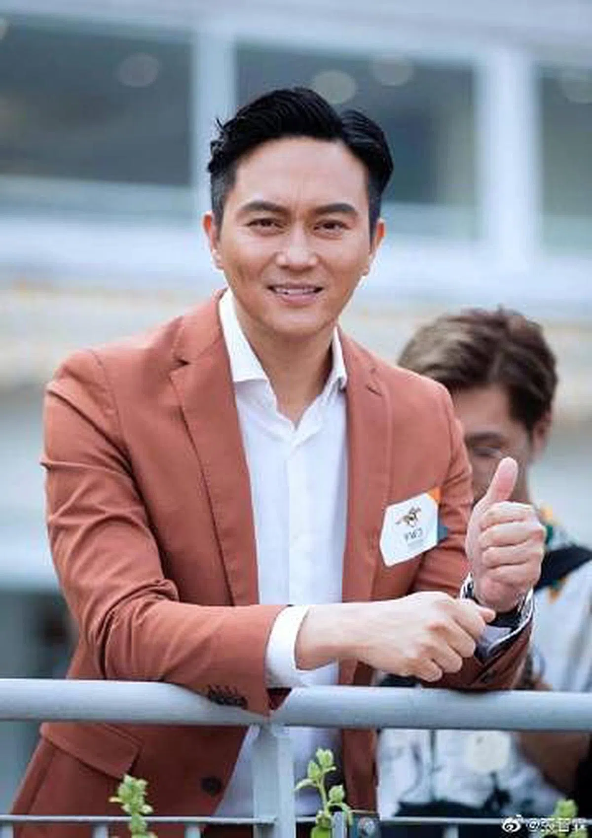 今年50岁的张智霖，以歌手身份在香港出道。（张智霖微博）