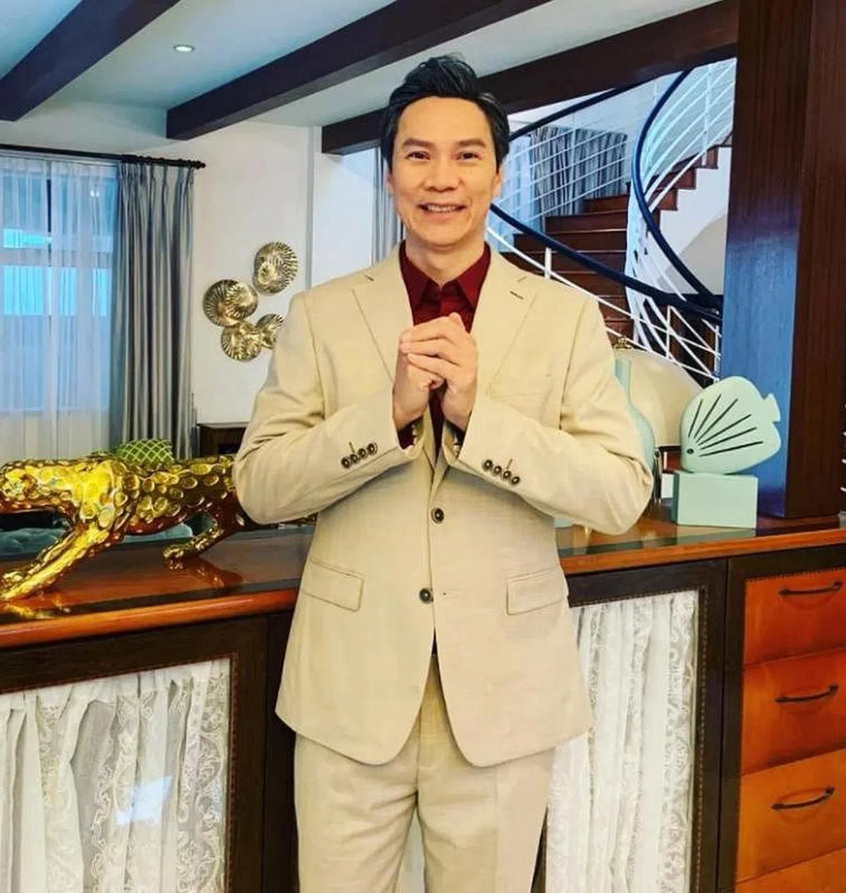 黄炯耀在邻居家跨年。（网络）