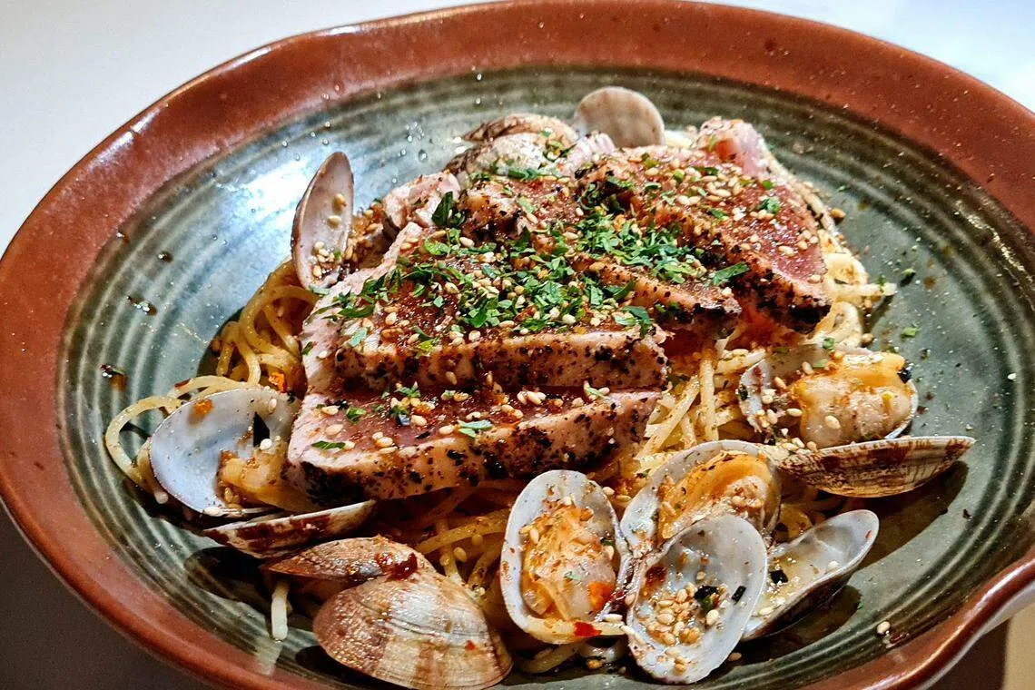 充满蒜与橄榄油香的鲔鱼意面。（叶晓虹摄）