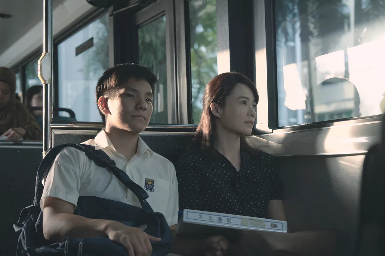 杨雁雁（右）和许家乐在《热带雨》上演师生恋。（长景路工作室提供）