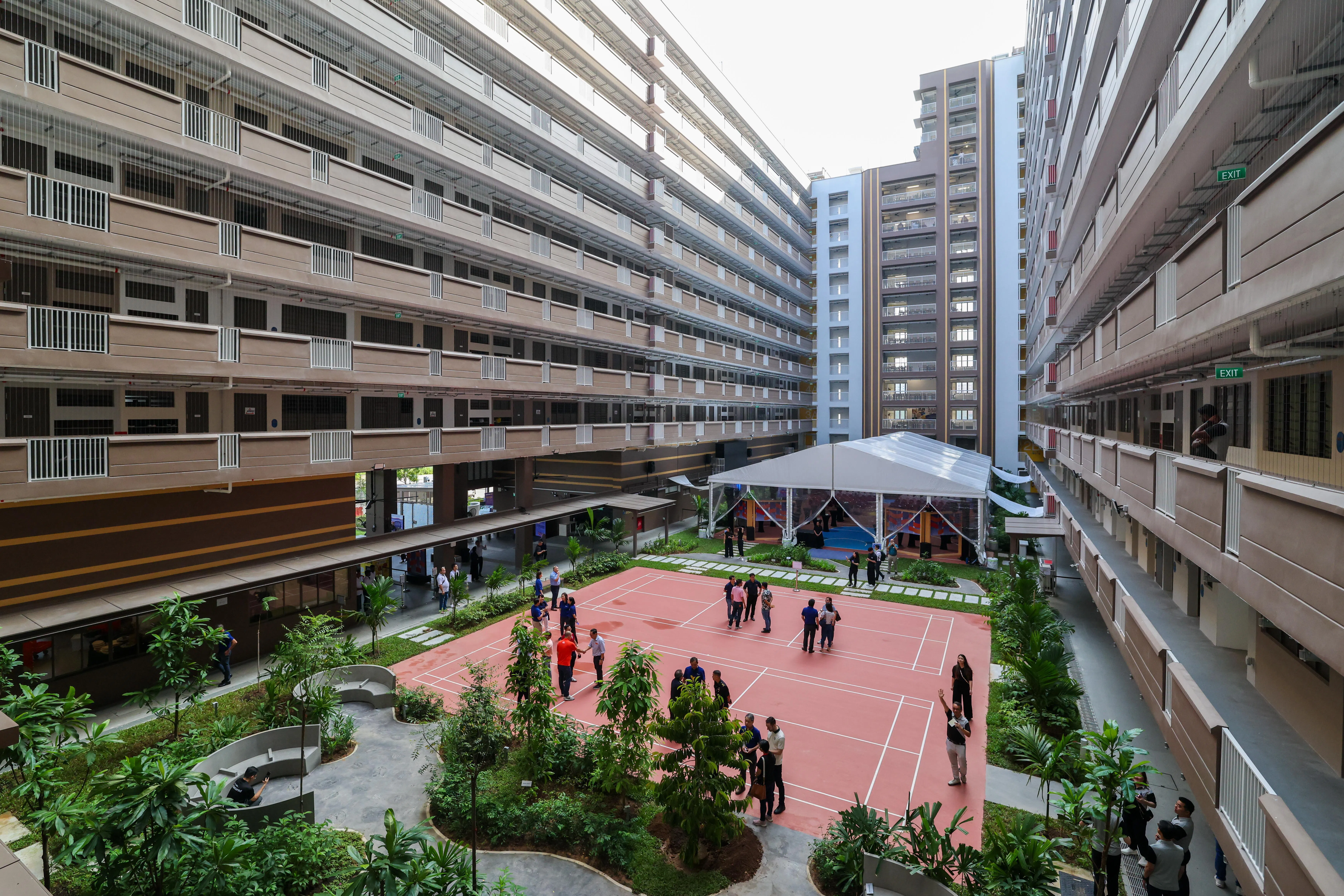 根据防疫设计，一旦有疫情暴发，客工宿舍的中央庭院可迅速转变为医疗区。  （陈斌勤摄）