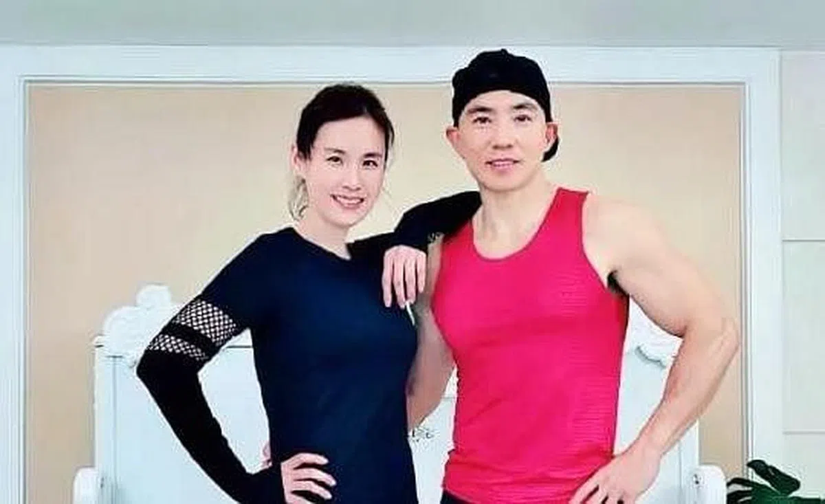 王婉霏（左）和刘畊宏最近因为直播健身操而人气急升。（互联网）