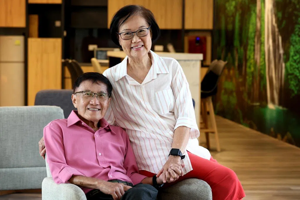 情比金坚 一牵手就是半世纪