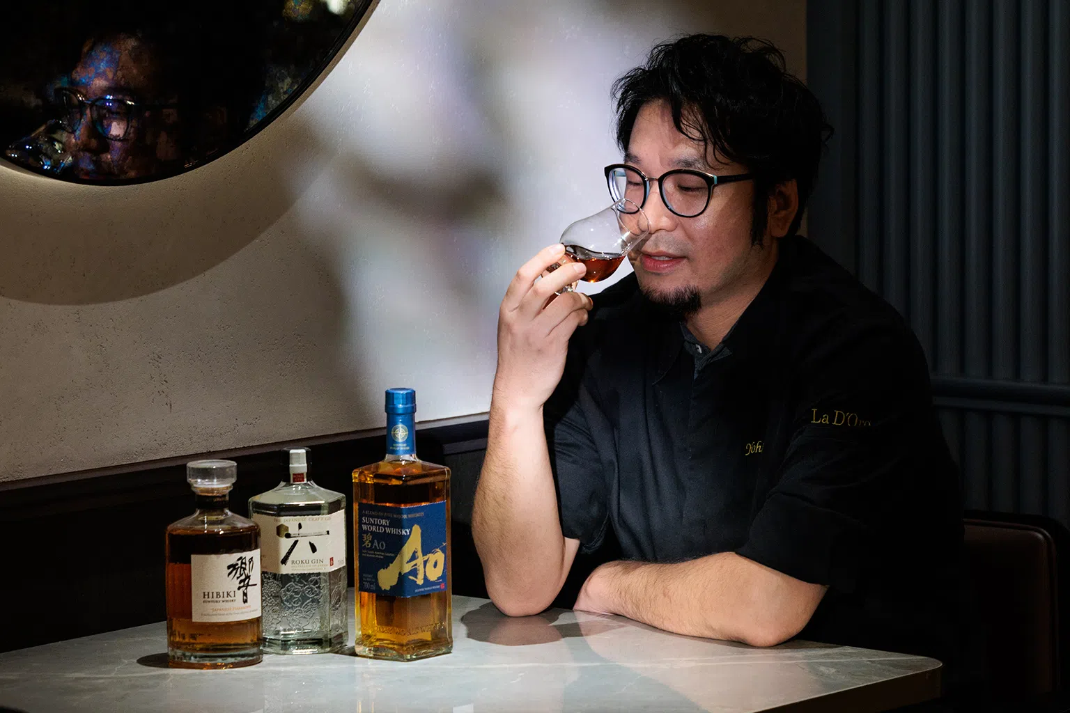 La D’oro主厨佐口木洋平不但喜爱细品三得利威士忌，还为这次的百年庆盛宴，以酒入菜特制创新料理。（图/三得利提供）