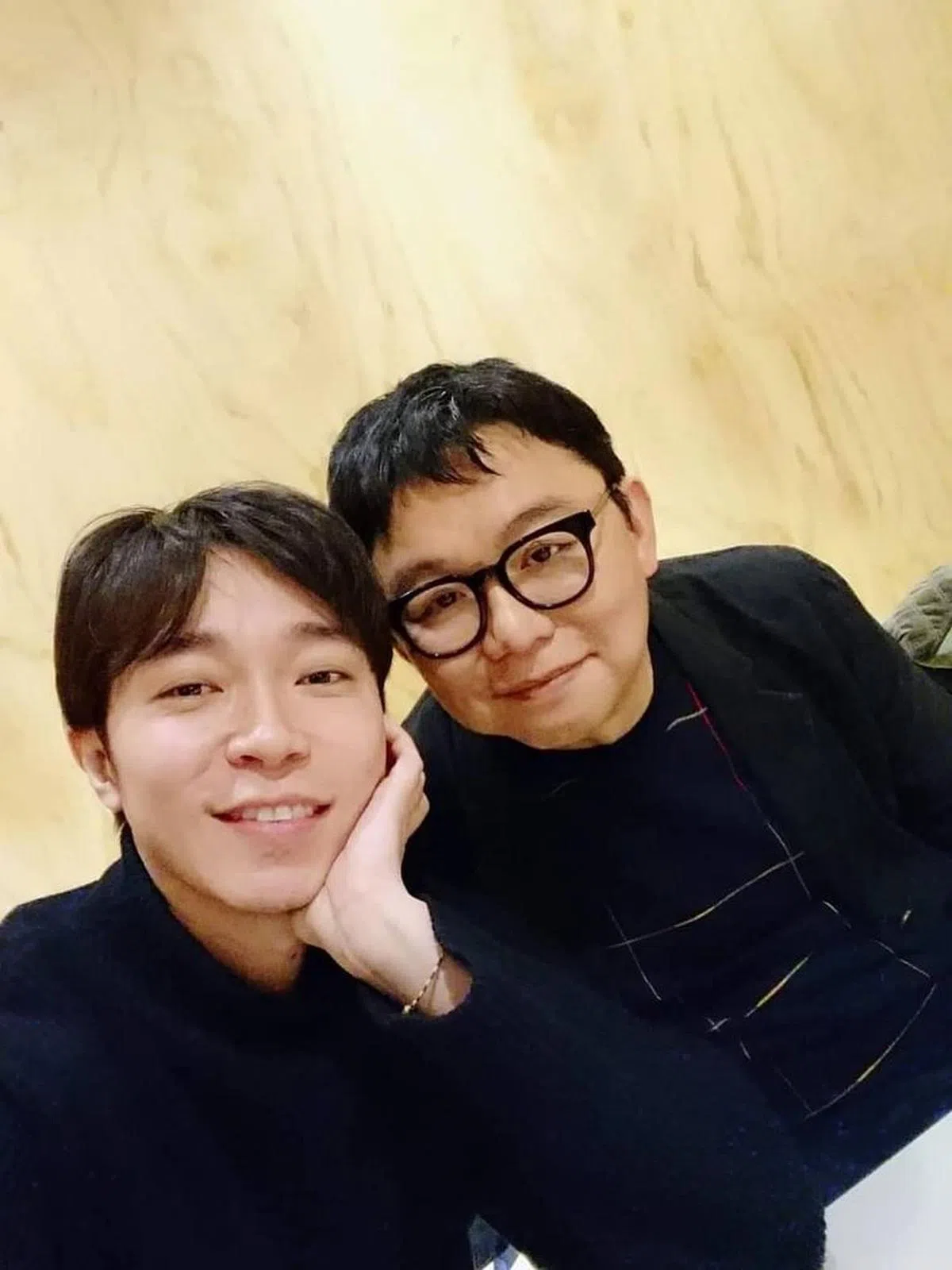 青峰和林暐哲（右）对簿公堂。（互联网）