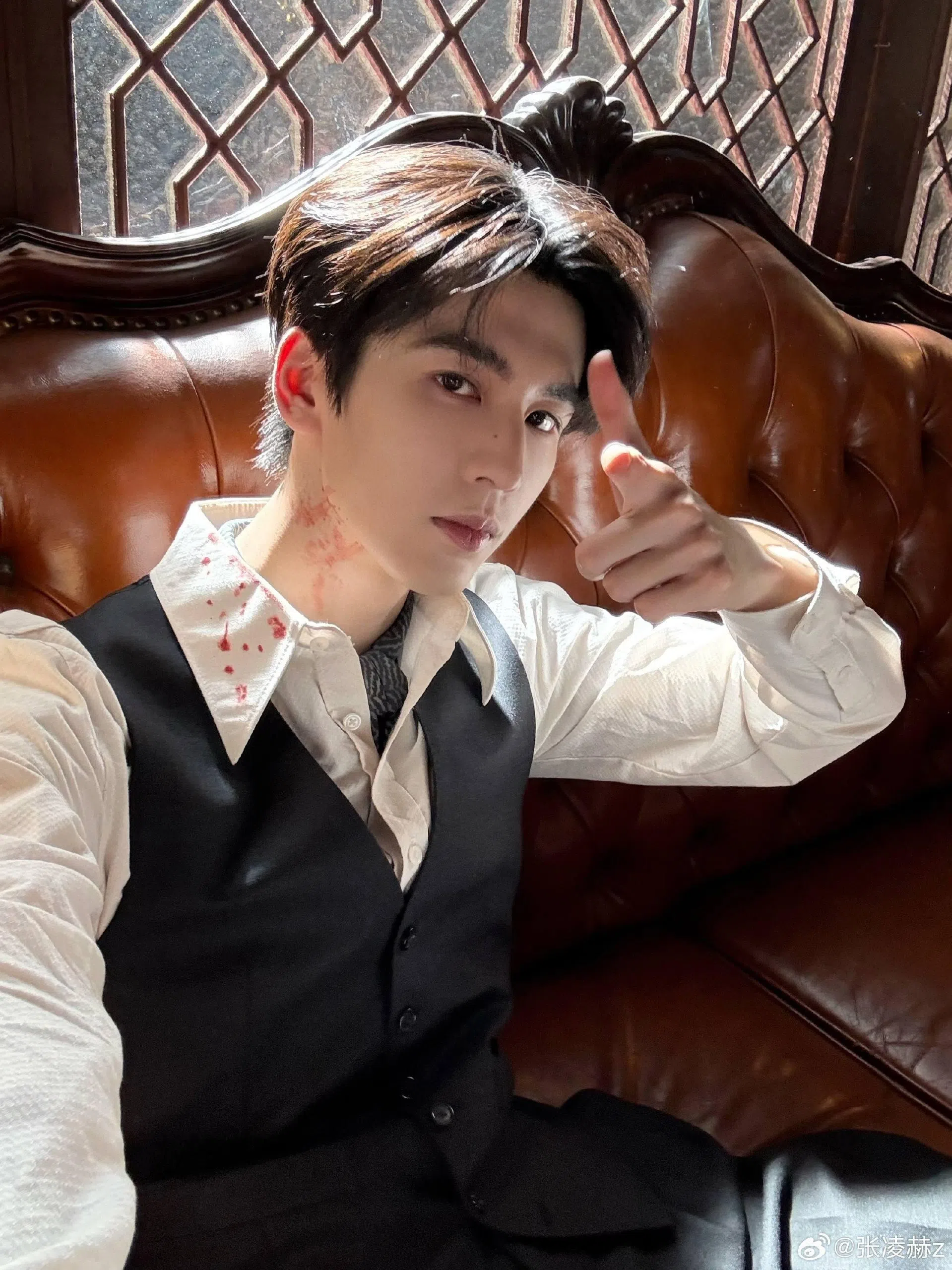 每当张凌赫的作品播出，先被讨论的往往是他的颜值。（取自张凌赫微博）