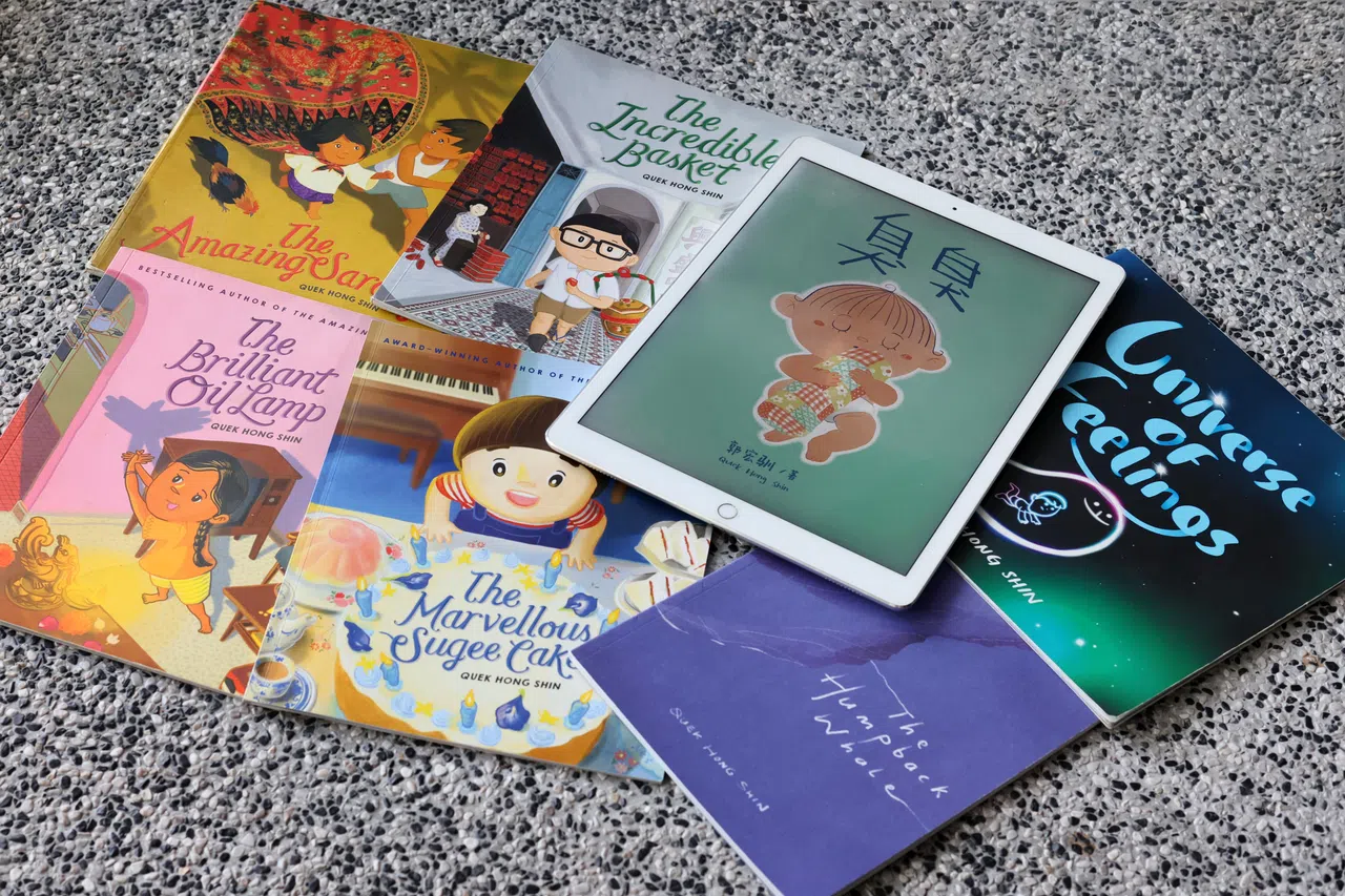 郭宏驯出版不少儿童绘本，包括《奇妙的纱笼》《不可思议的竹篮》《明亮的油灯》和《美味的苏芝蛋糕》等。（龙国雄摄）