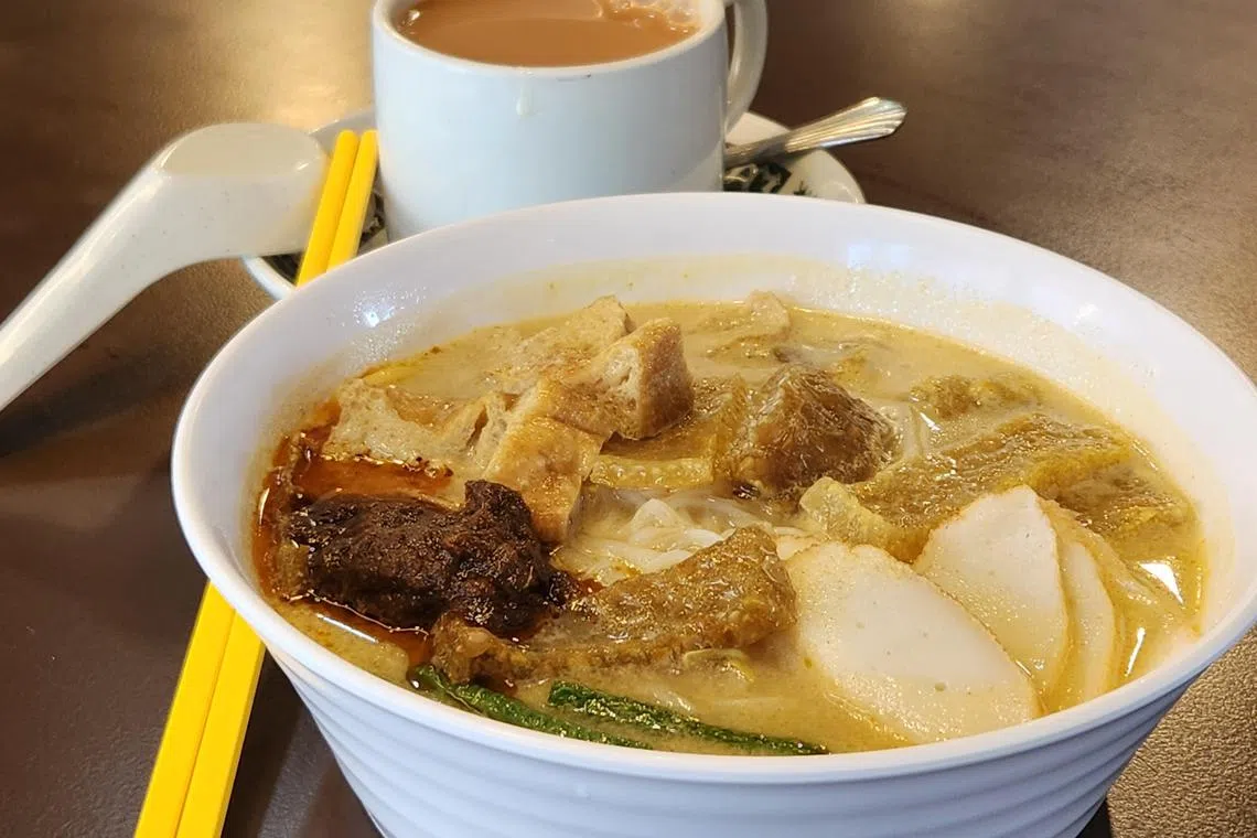 爱人茶餐厅的白咖喱面有四种口味。（陈爱薇摄）