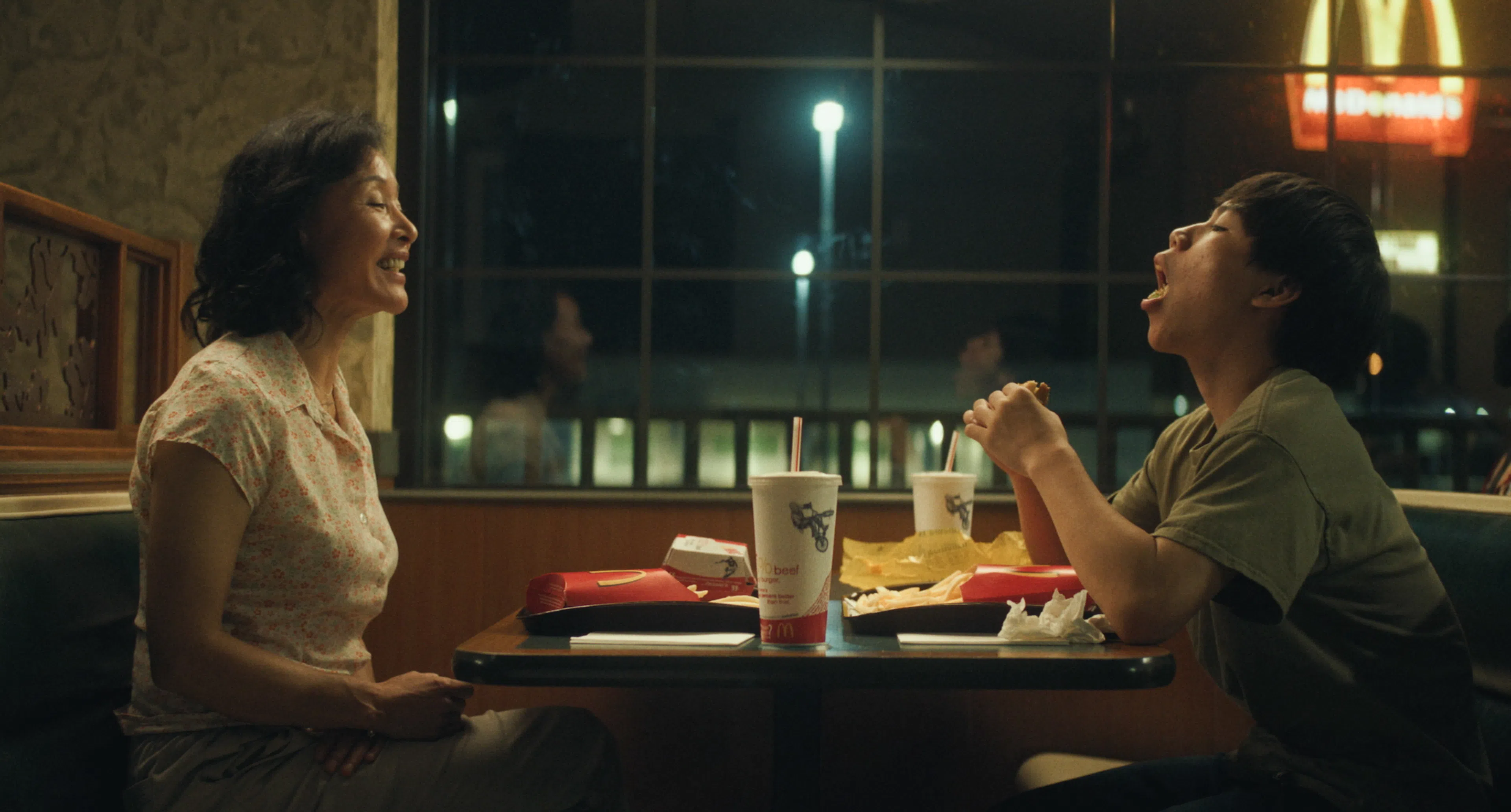 陈冲（左）和王鹿山饰演母子。（The Projector提供）