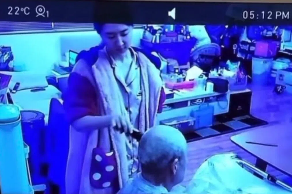 李运庆哥哥公开洪诗照顾李父的画面感谢她，竟引起网民炮轰自己。（互联网）