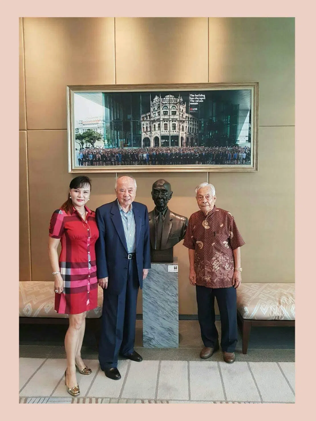 周神荣（右）和郑倩薇（左）两人是黄祖耀（中）球友，三人在疫情前差不多一个星期打三次网球。（郑倩薇提供）