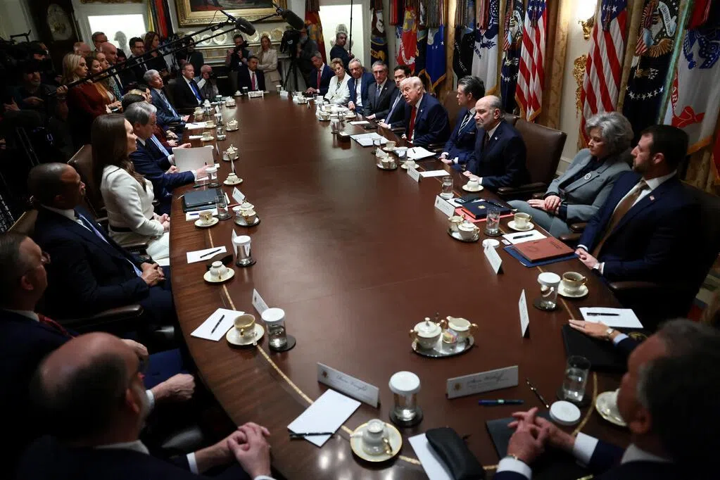 特朗普：伊朗“礼物”是允许10艘油轮通过霍尔木兹海峡