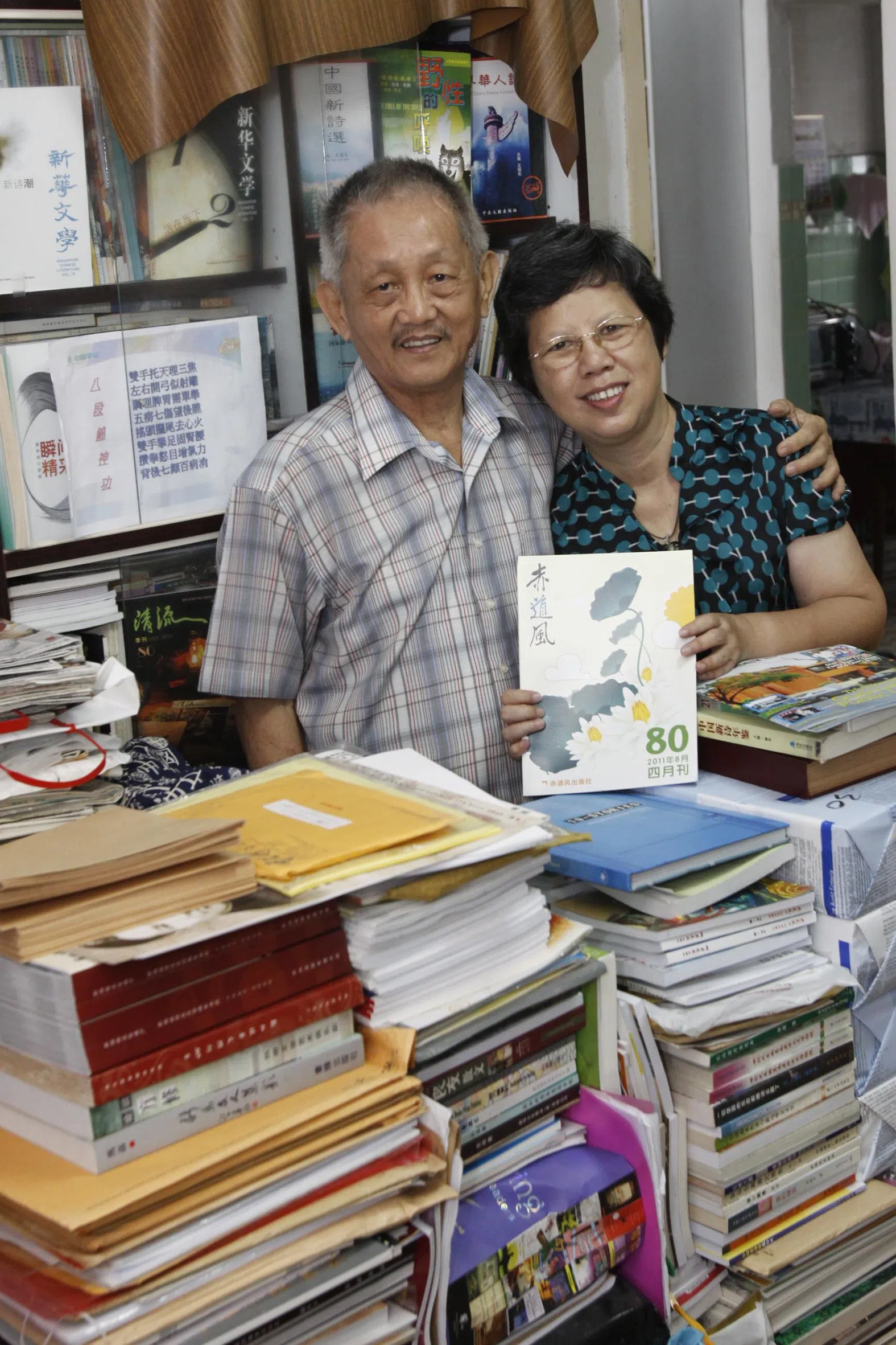 方然（左）与芊华自1986年编辑《赤道风》杂志至2018年。这张照片拍摄于2011年。（档案照）