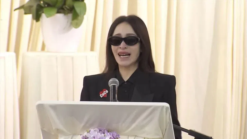 萧亚轩致辞时情绪激动。（互联网）