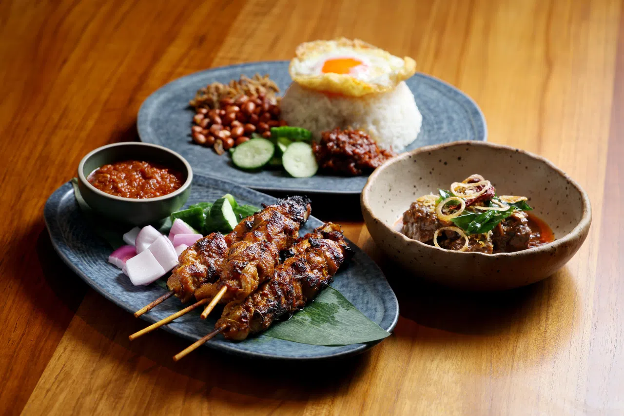 椰子俱乐部的使命不仅在于提供美味，更在于向食客传达新加坡菜是一种文化遗产的理念。（龙国雄摄）