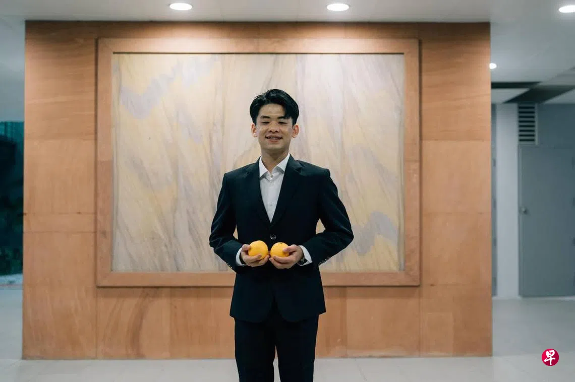 毕业生找工难先做合约工攒经验| 联合早报