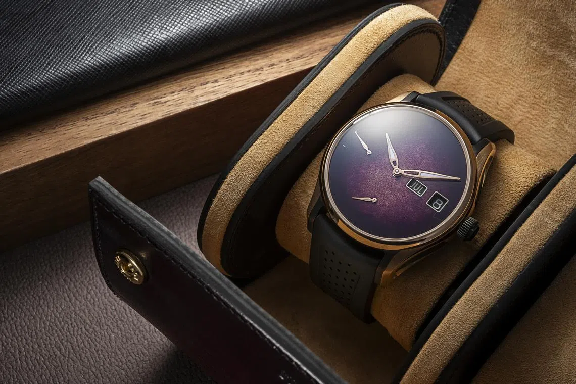 以烟熏表盘闻名的亨利慕时以设计极简的万年历概念腕表作为先施表行贺礼。（先施表行提供）