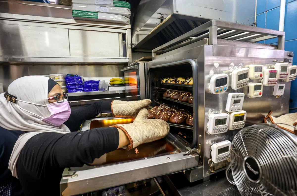 每天下午1点半才开卖，但早上就开始所有的烘焙，来到这里远远就能闻到香气！（摄影 / 叶振忠）