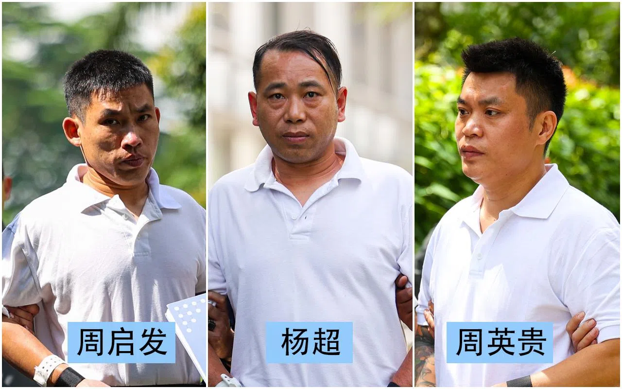 星期四（8月14日）上午被押回铁道走廊一带重组现场的其中三名中国籍贵州男子。（林明顺摄）