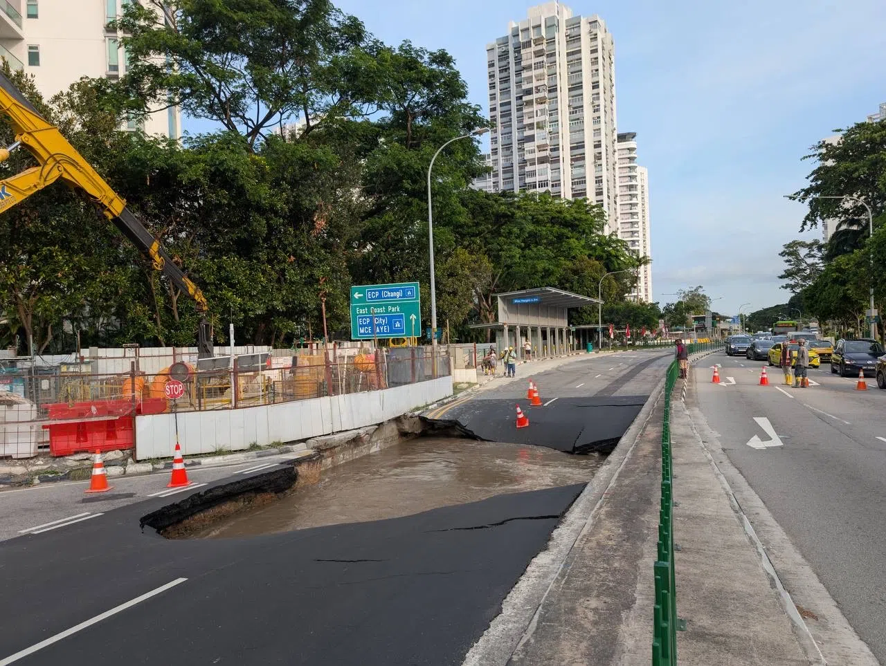 这起罕见事故发生在丹戎加东路和蒙巴登路的交界处。（取自脸书）