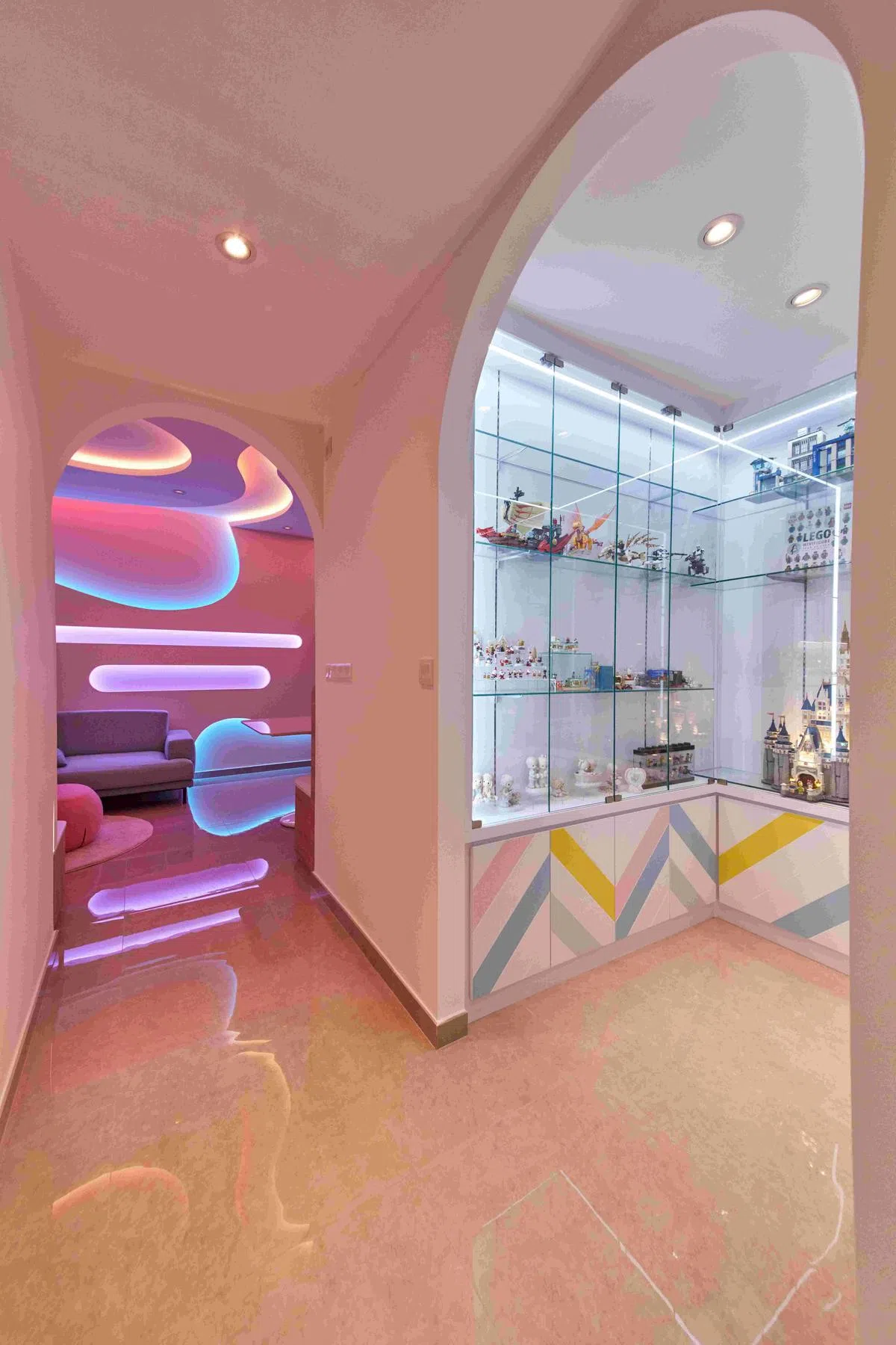 拱形门设计配搭同时期的熔岩灯。（Free Space Intent提供照片）