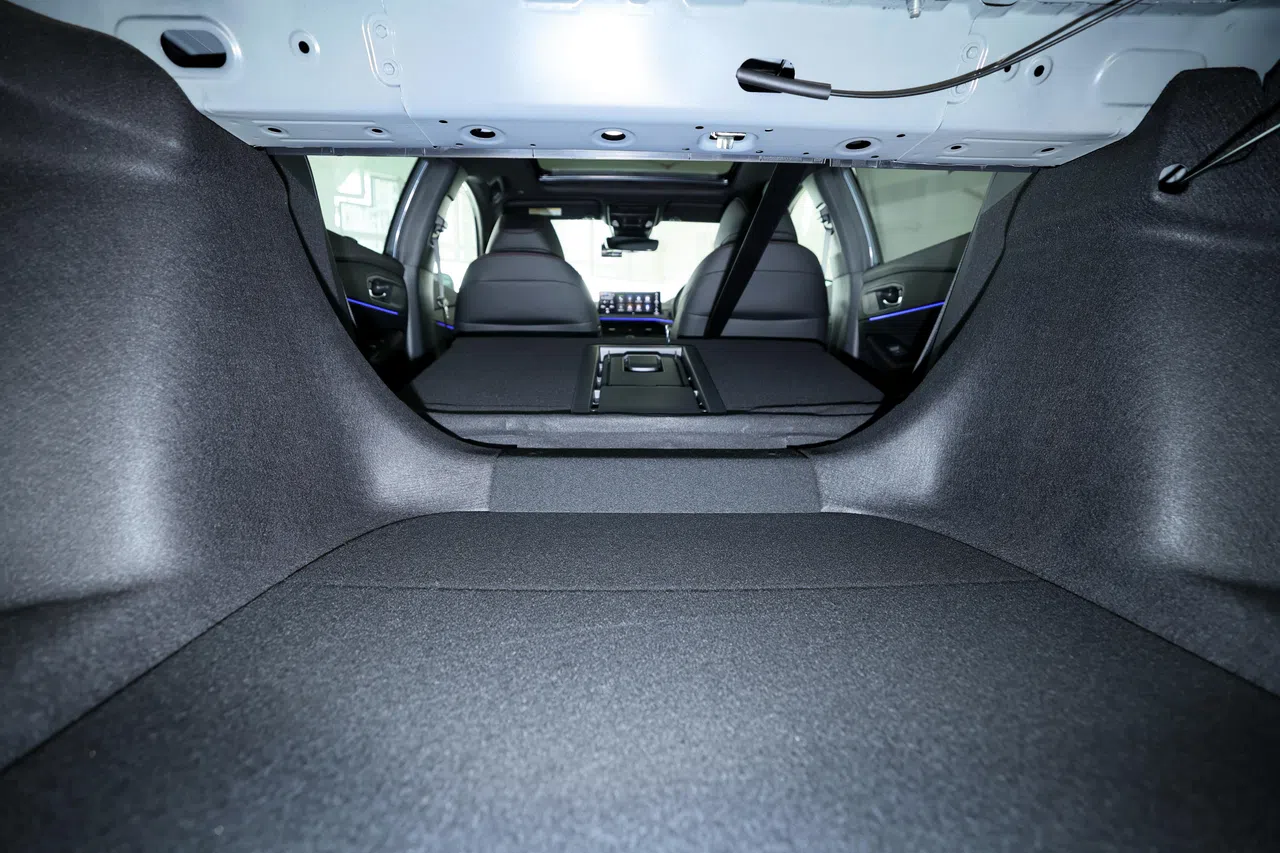 后车厢空间为570公升，可把椅背折下创造更多载物空间。（龙国雄摄）