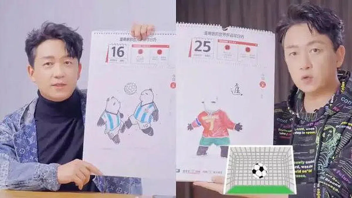 潘粤明在球赛前，画出他预测会取胜的球队。（取自艺人微博）