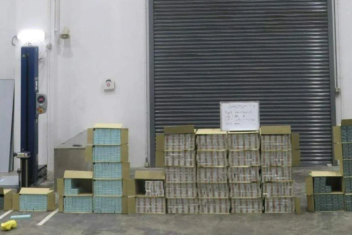 关税局人员起获1329条漏税香烟，涉及税务逾12万元。（关税局提供）