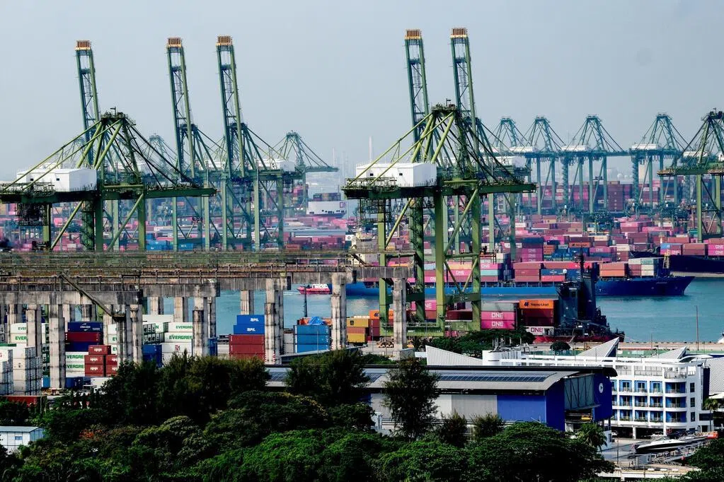 新加坡非石油国内出口（NODX）表现强劲，3月份同比增长15.3%，相比今年2月的增长4%，涨幅显著扩大。电子业出口大幅增长，但非电子业出口小幅下跌。