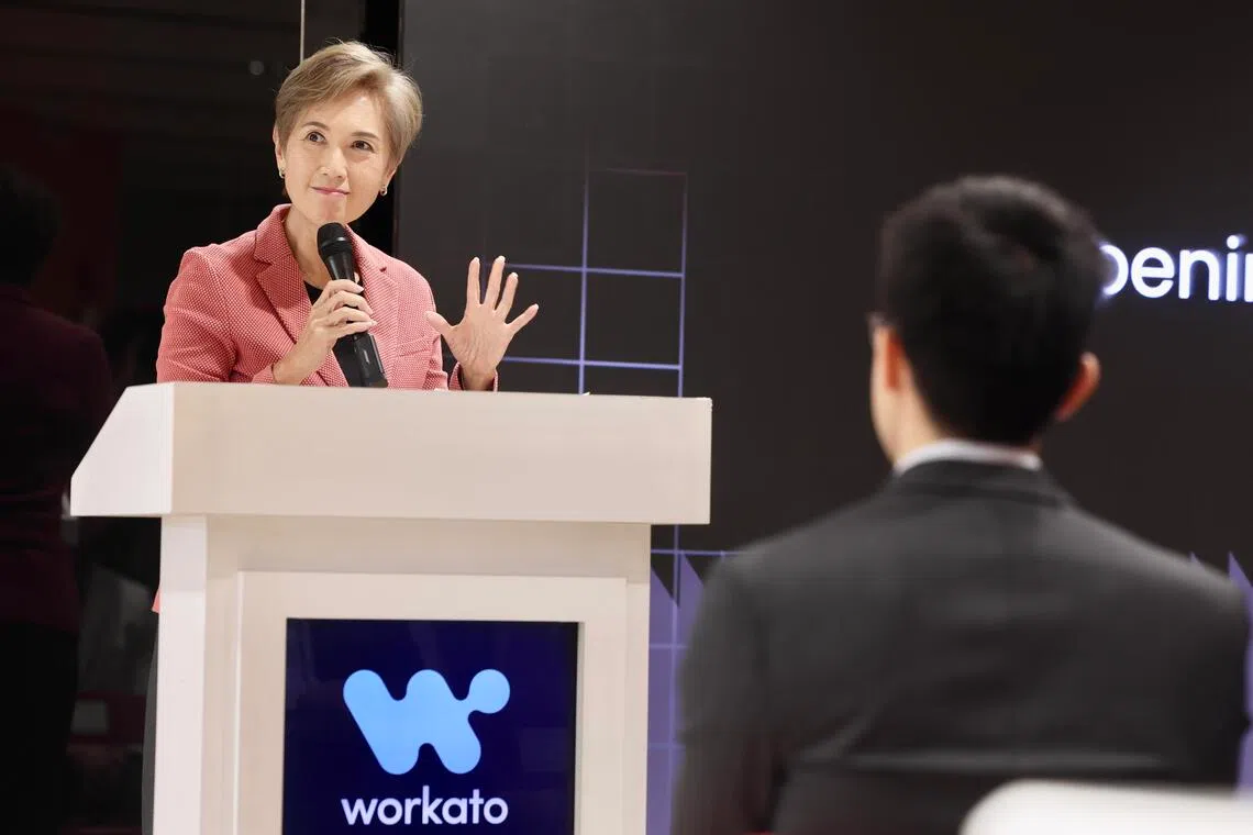 数码发展及新闻部长杨莉明星期五（11月7日）在沃科拓人工智能实验室开幕仪式上说，我国已建立超过50个人工智能卓越中心。（陈斌勤摄）