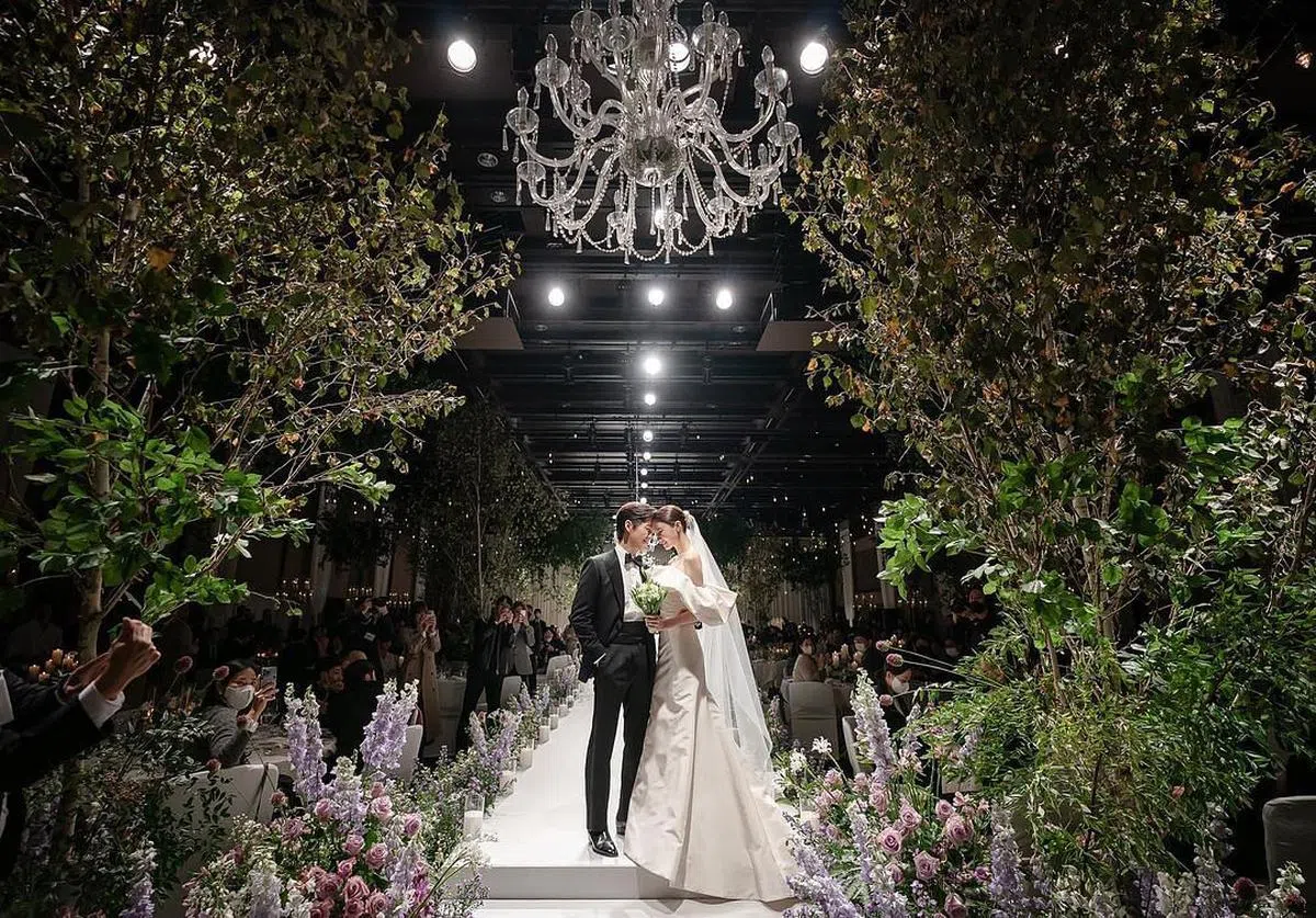 南宫珉亲自晒和新娘的甜蜜婚礼照。（取自艺人Instagram）